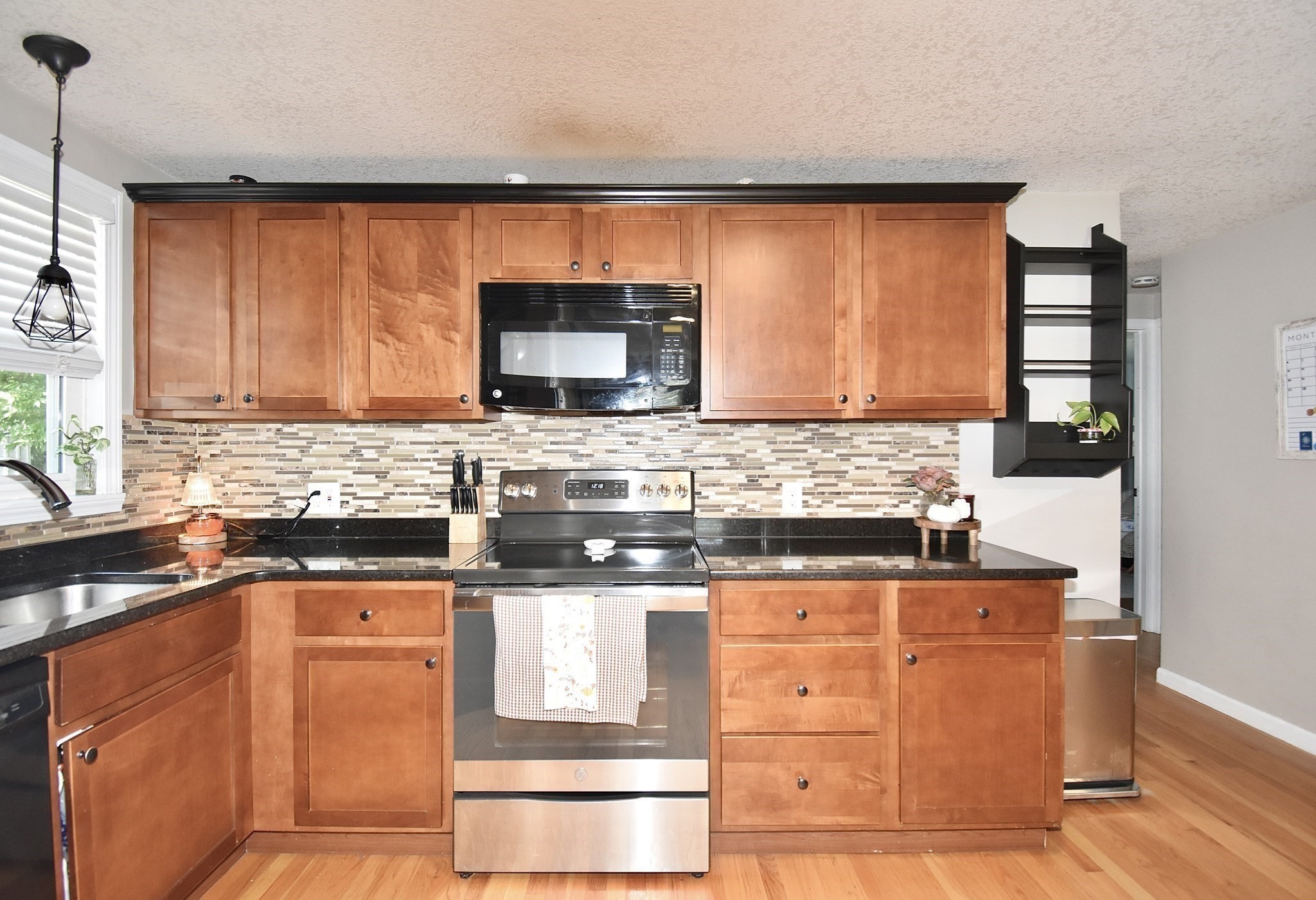 92 Louis Road Springfield, MA 01118 - Photo 4 of 34 Gallery Image 4