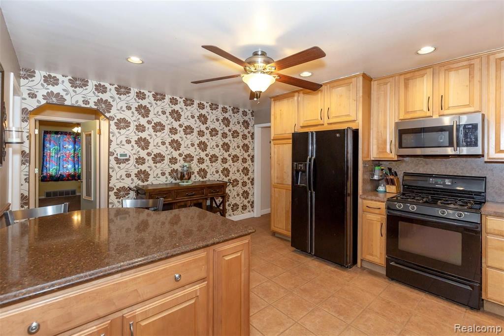 5020 Chicago Road Warren, MI 48092 - Photo 10 of 35
