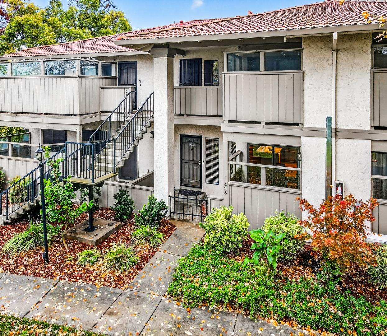 425 Kenbrook Circle San Jose, CA 95111 - Photo 3 of 46 a house view with a garden space