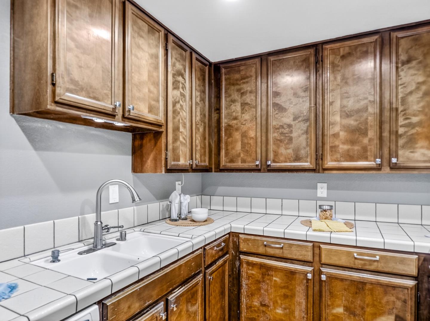 425 Kenbrook Circle San Jose, CA 95111 - Photo 9 of 46 a bathroom with a sink and a mirror