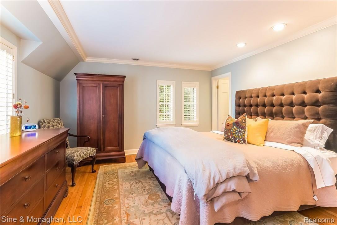 72 Touraine Road Grosse Pointe, MI 48236 - Photo 40 of 69 041-Bedroom-3435719-medium.jpg