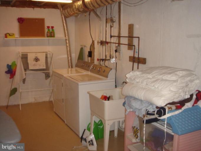 9102 Rural Plains Place Springfield, VA 22153 - Photo 22 of 26 a utility room with dryer and washer