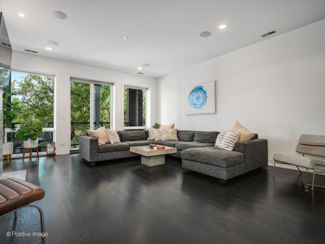 $1,495,000 | 2922 North Sheffield Avenue, Unit 3, Chicago, IL 60657