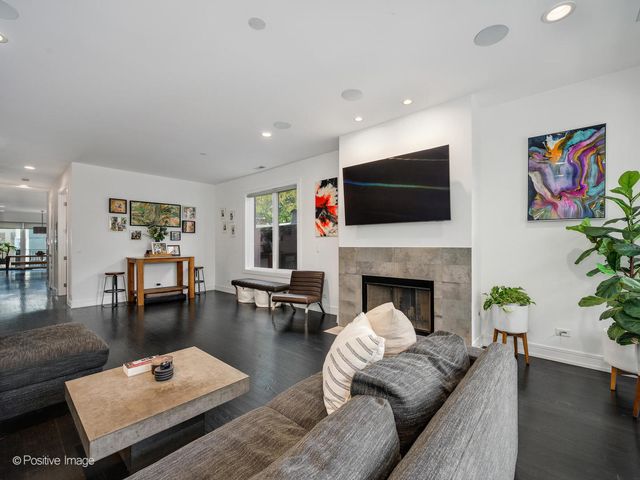 $1,495,000 | 2922 North Sheffield Avenue, Unit 3, Chicago, IL 60657