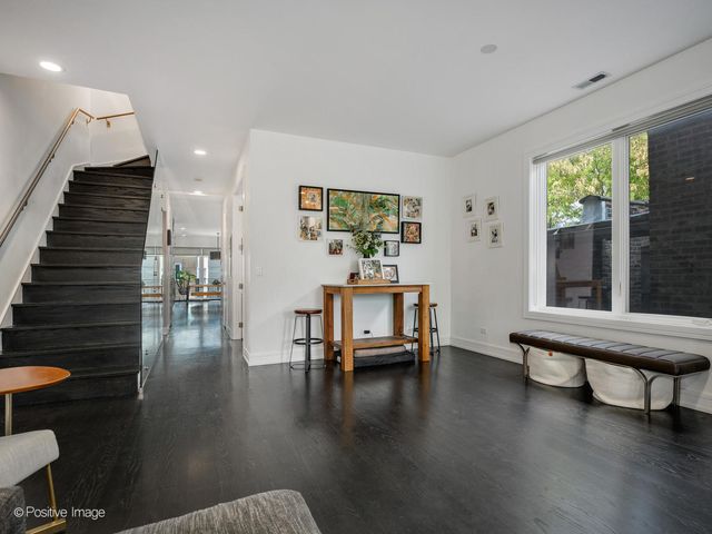 $1,495,000 | 2922 North Sheffield Avenue, Unit 3, Chicago, IL 60657