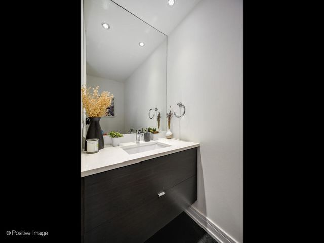 $1,495,000 | 2922 North Sheffield Avenue, Unit 3, Chicago, IL 60657