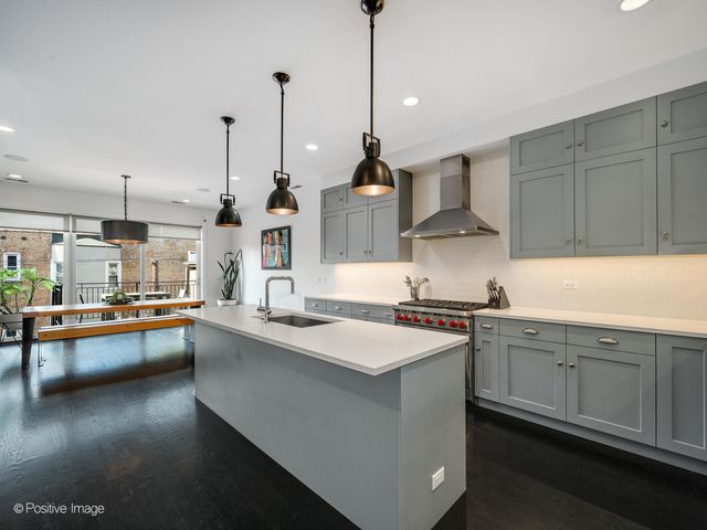 $1,495,000 | 2922 North Sheffield Avenue, Unit 3, Chicago, IL 60657