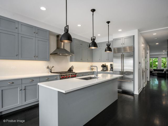 $1,495,000 | 2922 North Sheffield Avenue, Unit 3, Chicago, IL 60657