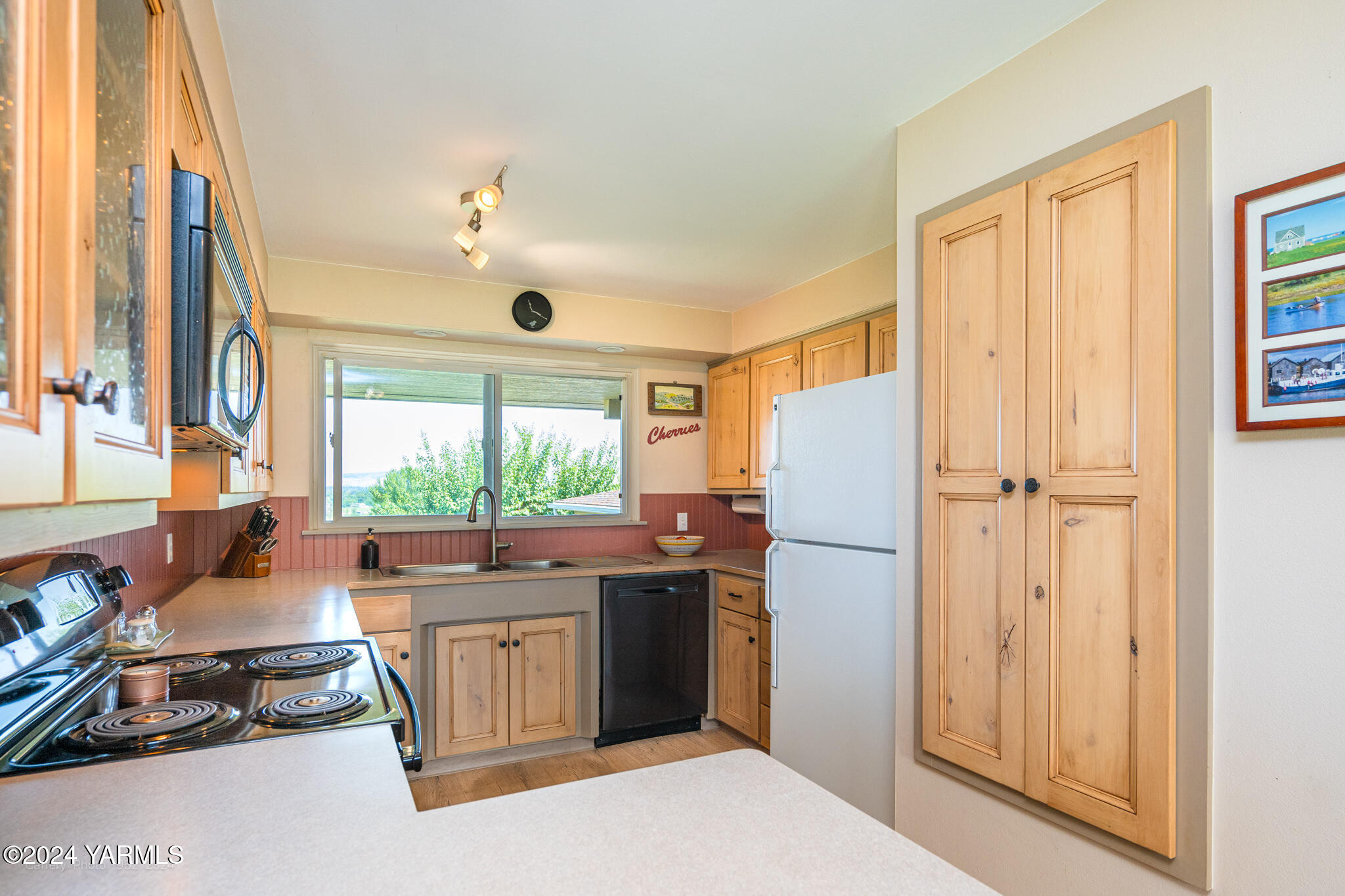 1007 Meadowbrook Road Yakima, WA 98903 - Photo 16 of 61 McIlvanie2024-15