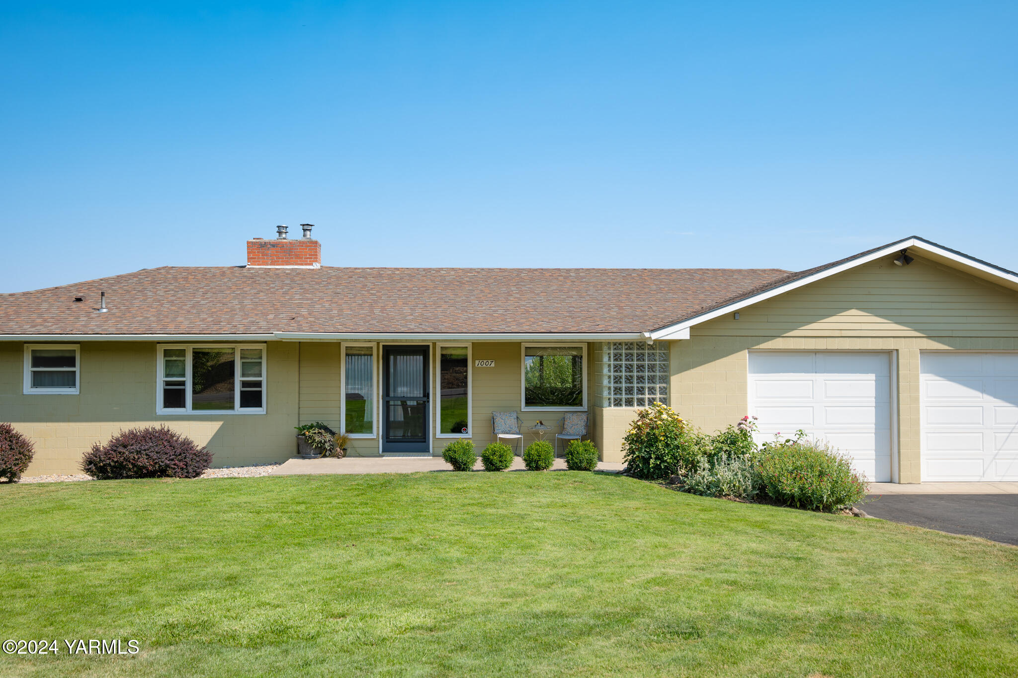 1007 Meadowbrook Road Yakima, WA 98903 - Photo 3 of 61 McIlvanie2024-01
