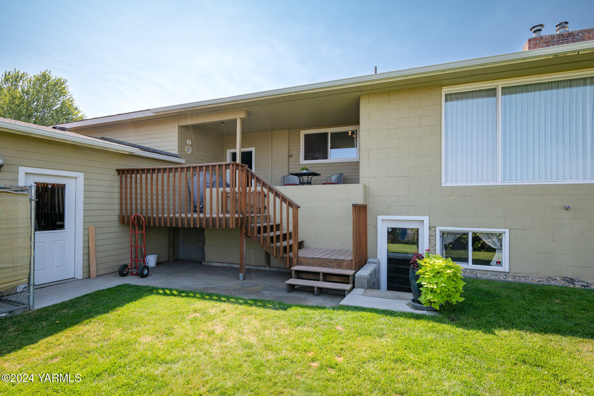 1007 Meadowbrook Road Yakima, WA 98903 - Photo 10 of 61 McIlvanie2024-09