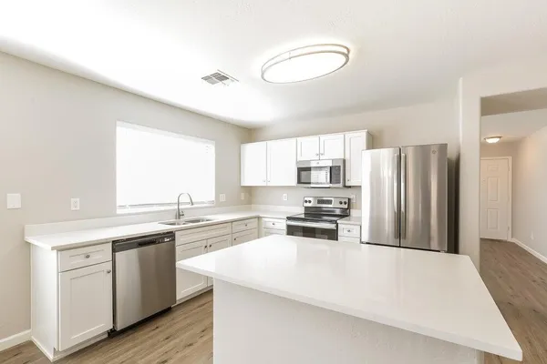 $2,230 | 3310 West Leodra Lane, Phoenix, AZ 85041