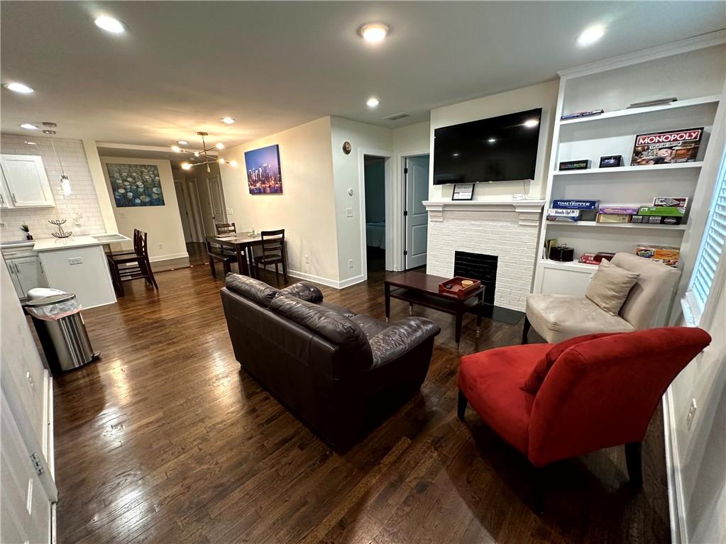 1082 Mayson Turner Road Northwest Atlanta, GA 30314 - Photo 8 of 34 Gallery Image 8