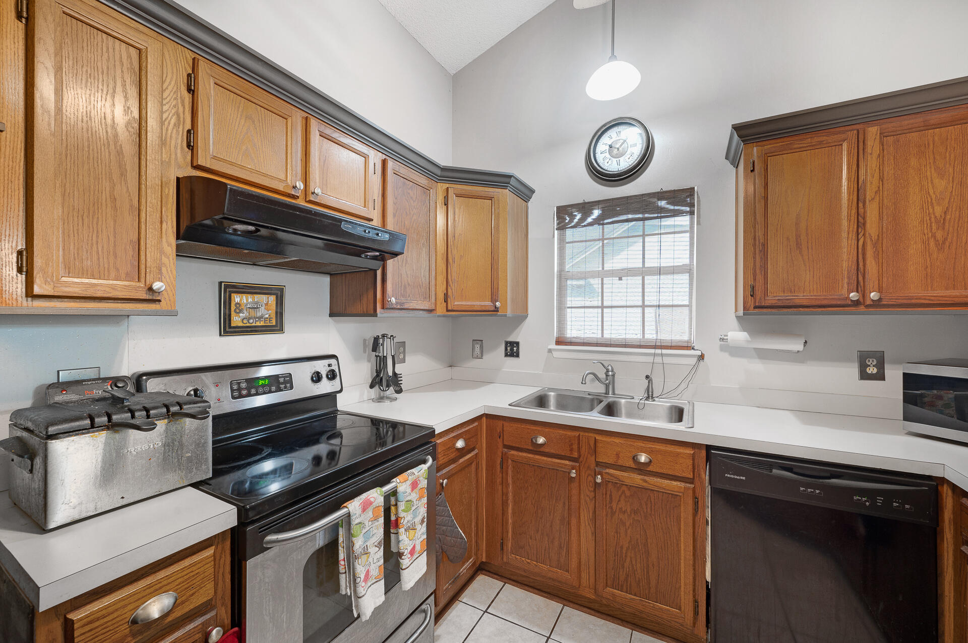 114 Jarett Road Summerville, SC 29485 - Photo 10 of 33 114Jarett-10