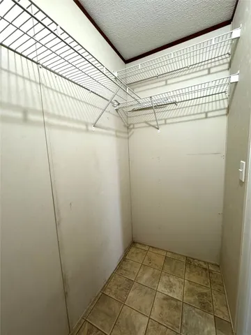 a view of a big room with closet