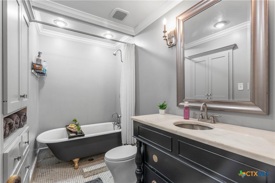 308 Liberty Street Gatesville, TX 76528 - Photo 15 of 41 a bathroom with a sink toilet and shower