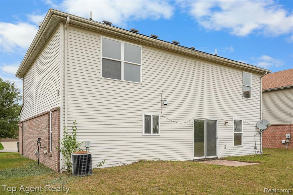 42117 Camden Road Belleville, MI 48111 - Photo 7 of 31