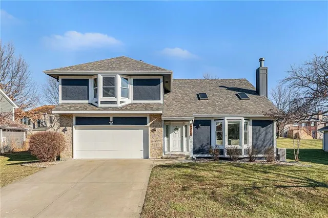 $415,000 | 6015 Northeast Gladstone Lane, Kansas City, MO 64119