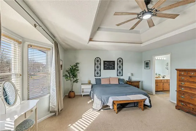 $415,000 | 6015 Northeast Gladstone Lane, Kansas City, MO 64119