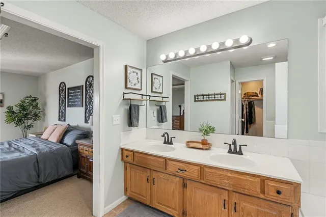 $415,000 | 6015 Northeast Gladstone Lane, Kansas City, MO 64119