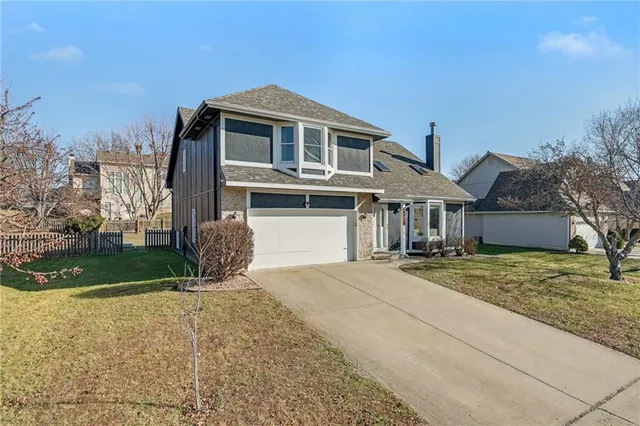 $415,000 | 6015 Northeast Gladstone Lane, Kansas City, MO 64119