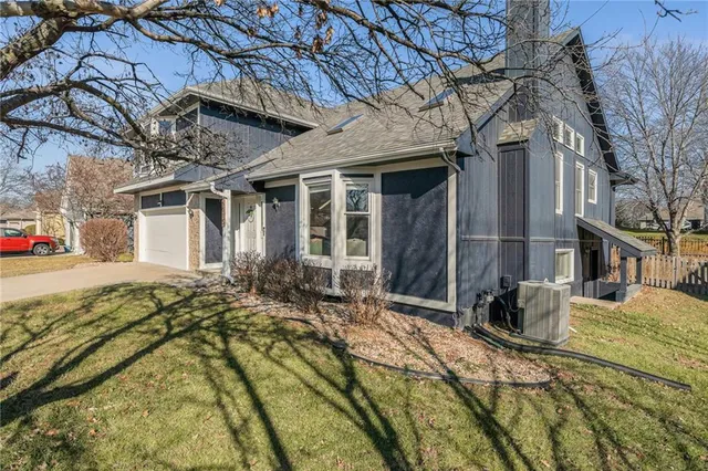 $415,000 | 6015 Northeast Gladstone Lane, Kansas City, MO 64119