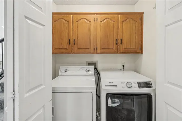 $415,000 | 6015 Northeast Gladstone Lane, Kansas City, MO 64119