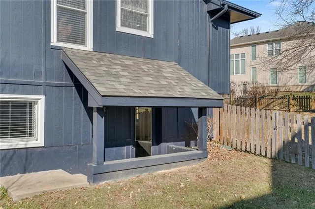 $415,000 | 6015 Northeast Gladstone Lane, Kansas City, MO 64119