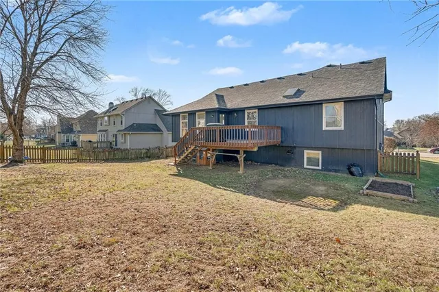 $415,000 | 6015 Northeast Gladstone Lane, Kansas City, MO 64119