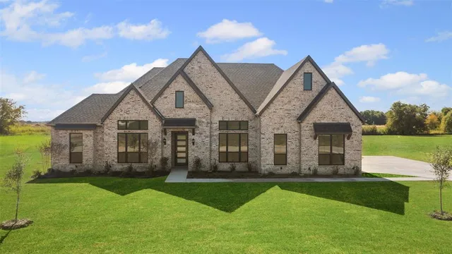 $699,900 | 153 Lila Lake Drive, Waxahachie, TX 75165