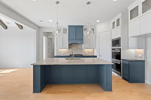 $699,900 | 153 Lila Lake Drive, Waxahachie, TX 75165