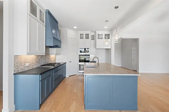 $699,900 | 153 Lila Lake Drive, Waxahachie, TX 75165