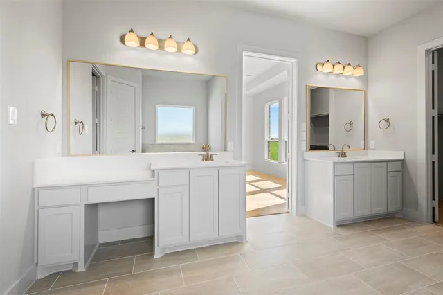 $699,900 | 153 Lila Lake Drive, Waxahachie, TX 75165