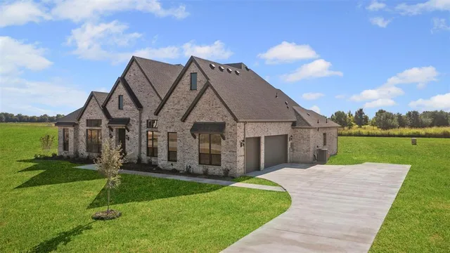 $699,900 | 153 Lila Lake Drive, Waxahachie, TX 75165