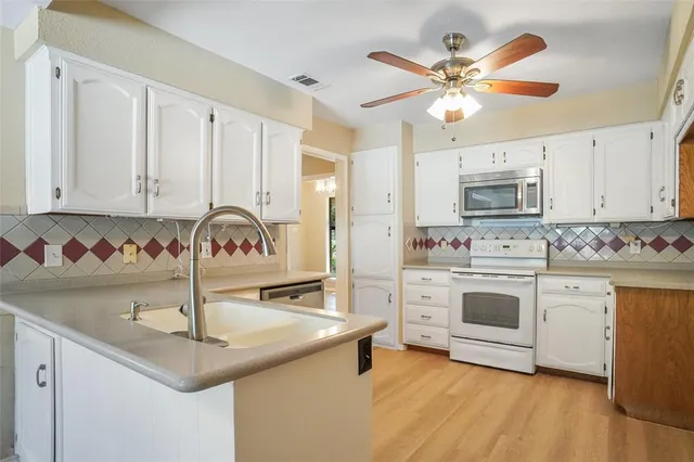 $450,000 | 802 Chipwood Court, Euless, TX 76039