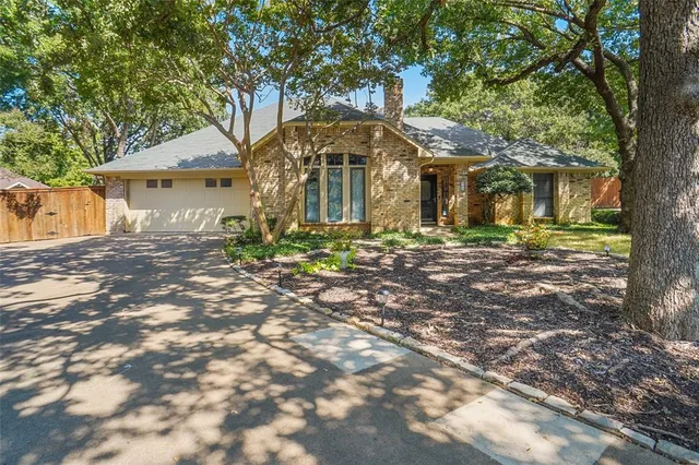 $450,000 | 802 Chipwood Court, Euless, TX 76039