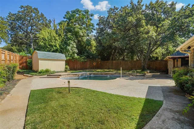 $450,000 | 802 Chipwood Court, Euless, TX 76039