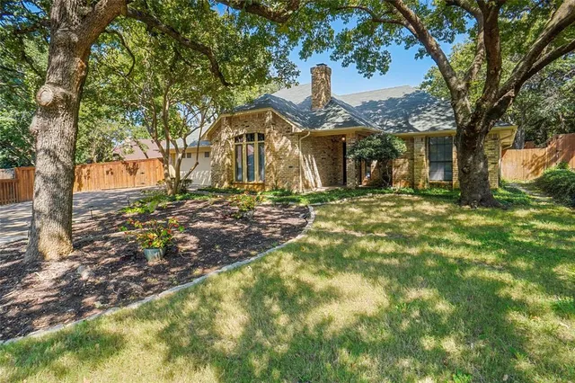 $450,000 | 802 Chipwood Court, Euless, TX 76039