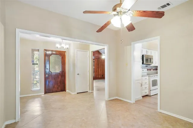 $450,000 | 802 Chipwood Court, Euless, TX 76039