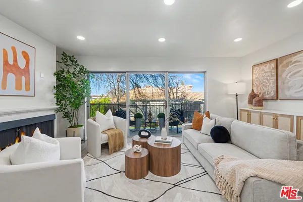 $555,000 | 14850 Hesby Street, Unit 203, Sherman Oaks, CA 91403