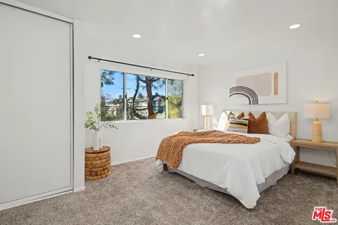 $555,000 | 14850 Hesby Street, Unit 203, Sherman Oaks, CA 91403