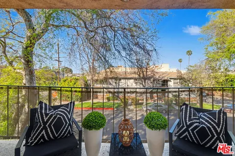 $555,000 | 14850 Hesby Street, Unit 203, Sherman Oaks, CA 91403