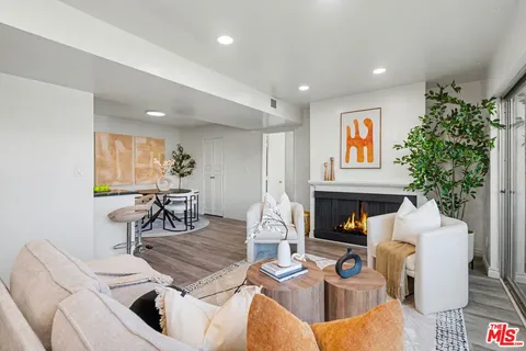$555,000 | 14850 Hesby Street, Unit 203, Sherman Oaks, CA 91403