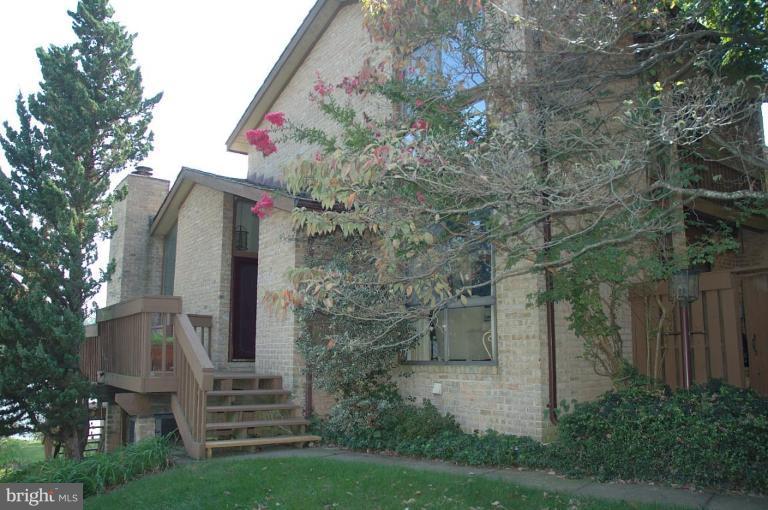 11214 Lagoon Lane Reston, VA 20191 - Photo 2 of 18 Exterior #3