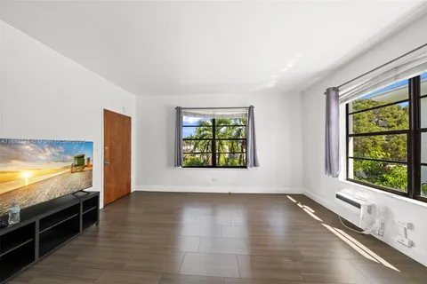 $1,595,000 | 7320 Carlyle Avenue, Miami Beach, FL 33141