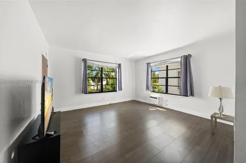 $1,535,000 | 7320 Carlyle Avenue, Miami Beach, FL 33141
