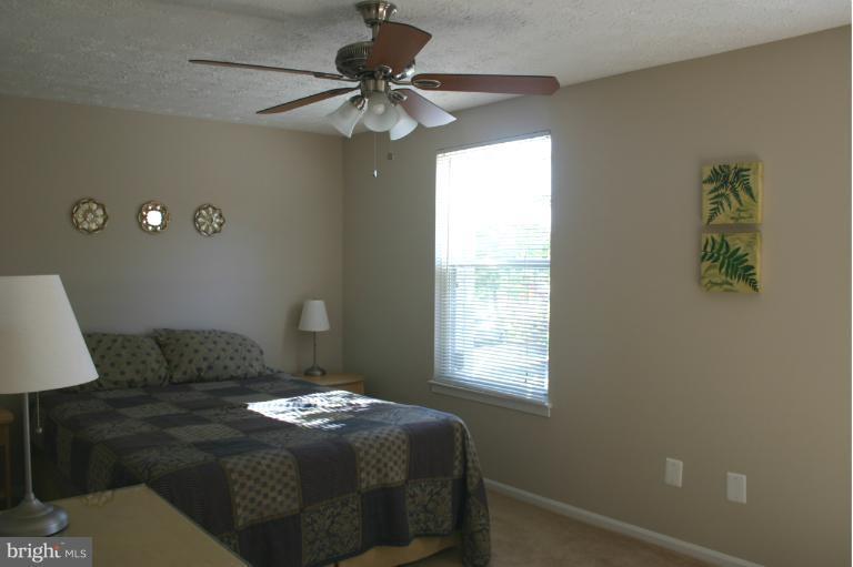 6906 Villa-Del-Rey Court Springfield, VA 22150 - Photo 5 of 23 a bedroom with a bed and a chandelier