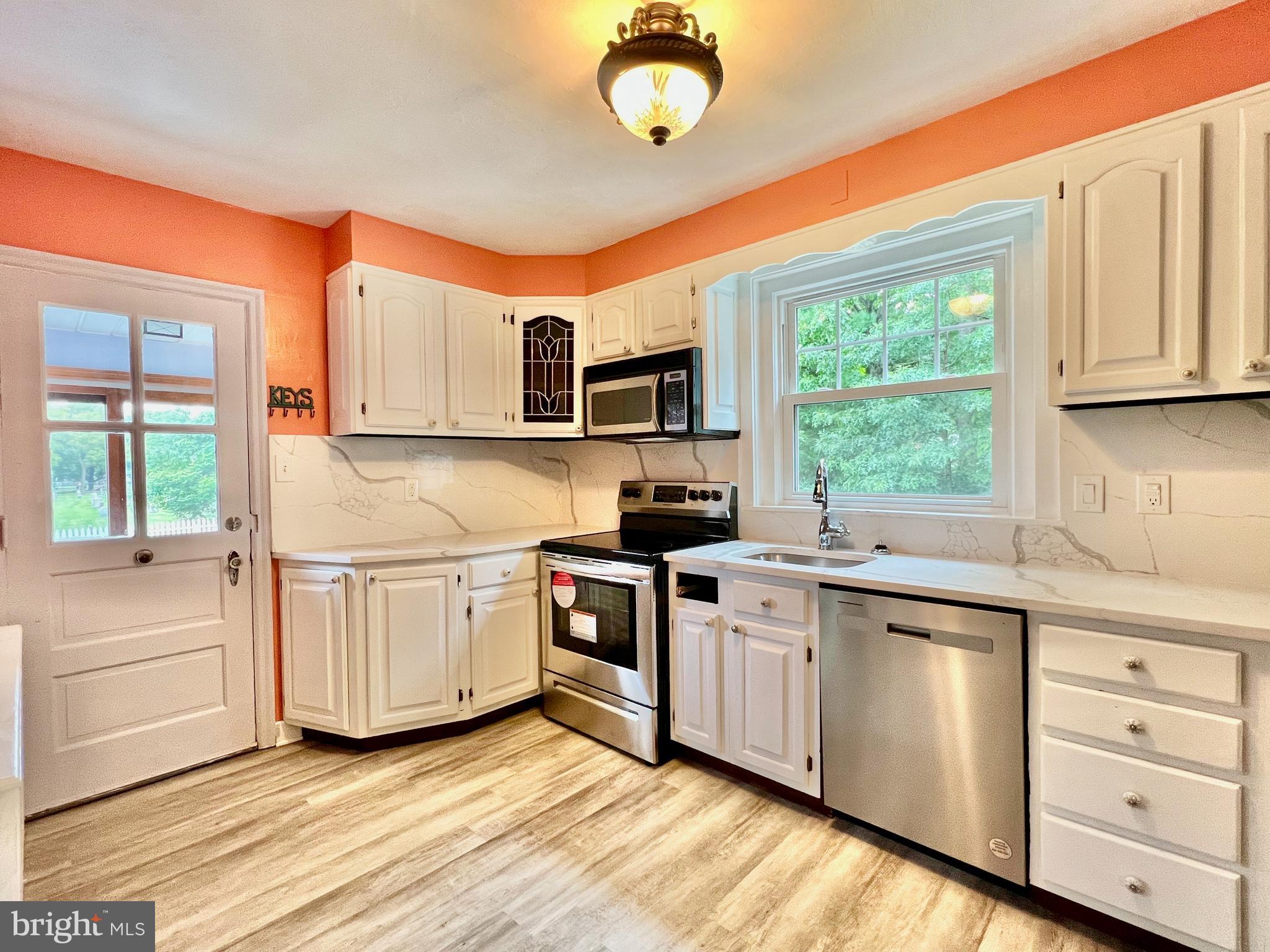 1931 East Orvilla Road Hatfield, PA 19440 - Photo 13 of 39 Kitchen w/ quartz counters & stainless appliances