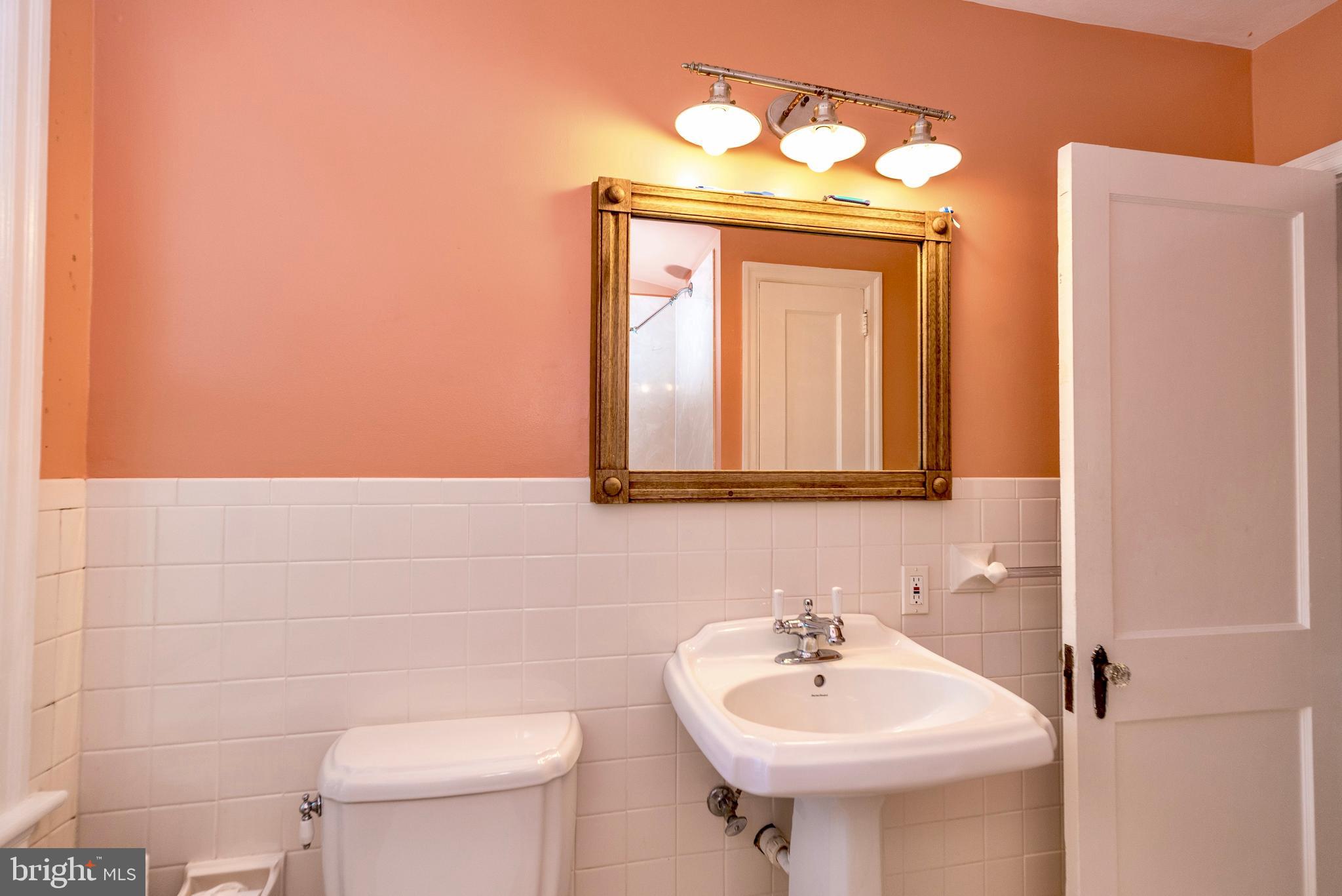 1931 East Orvilla Road Hatfield, PA 19440 - Photo 31 of 39 Full bathroom on 2nd floor