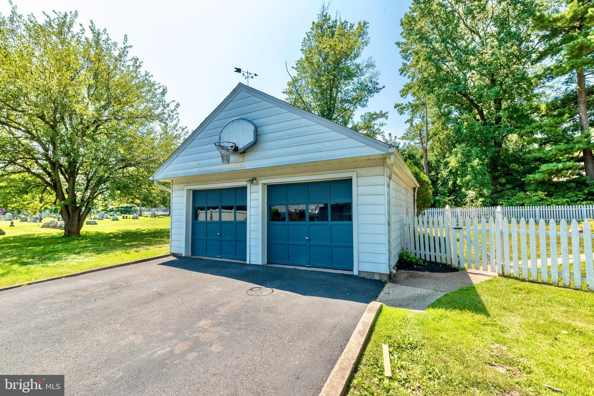 1931 East Orvilla Road Hatfield, PA 19440 - Photo 4 of 39 2 car detached garage